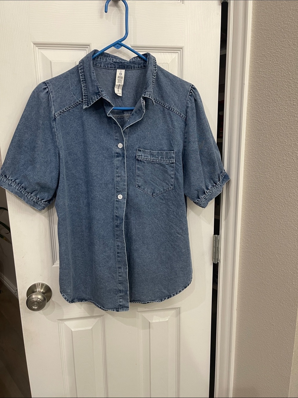 Women's Blue Denim Short-Sleeve Button-Up Blouse